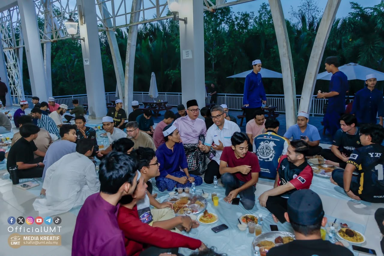 NAIB CANSELOR UMT SANTUNI WARGA KAMPUS DI IFTAR PERDANA